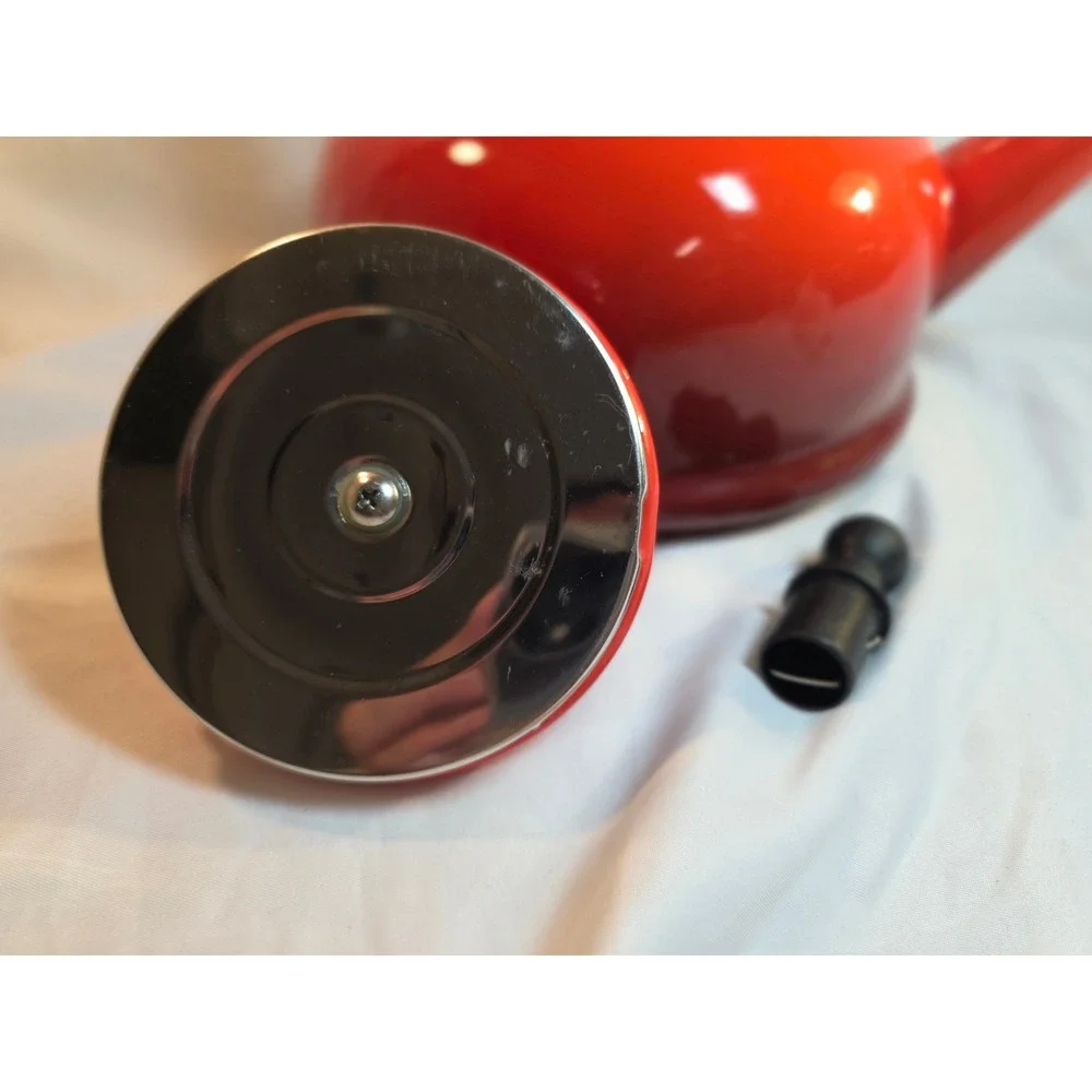 Le Creuset Zen Tea Kettle Red Enamel on Steel Stovetop 1.7 Quart Whistling 1.6L